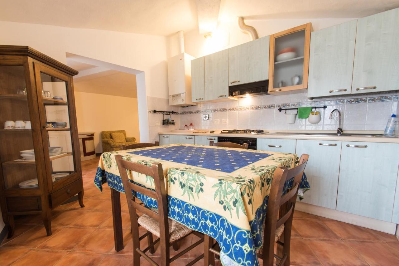 Casa Vacanze Villa Giusterna Monte Benichi Exteriör bild