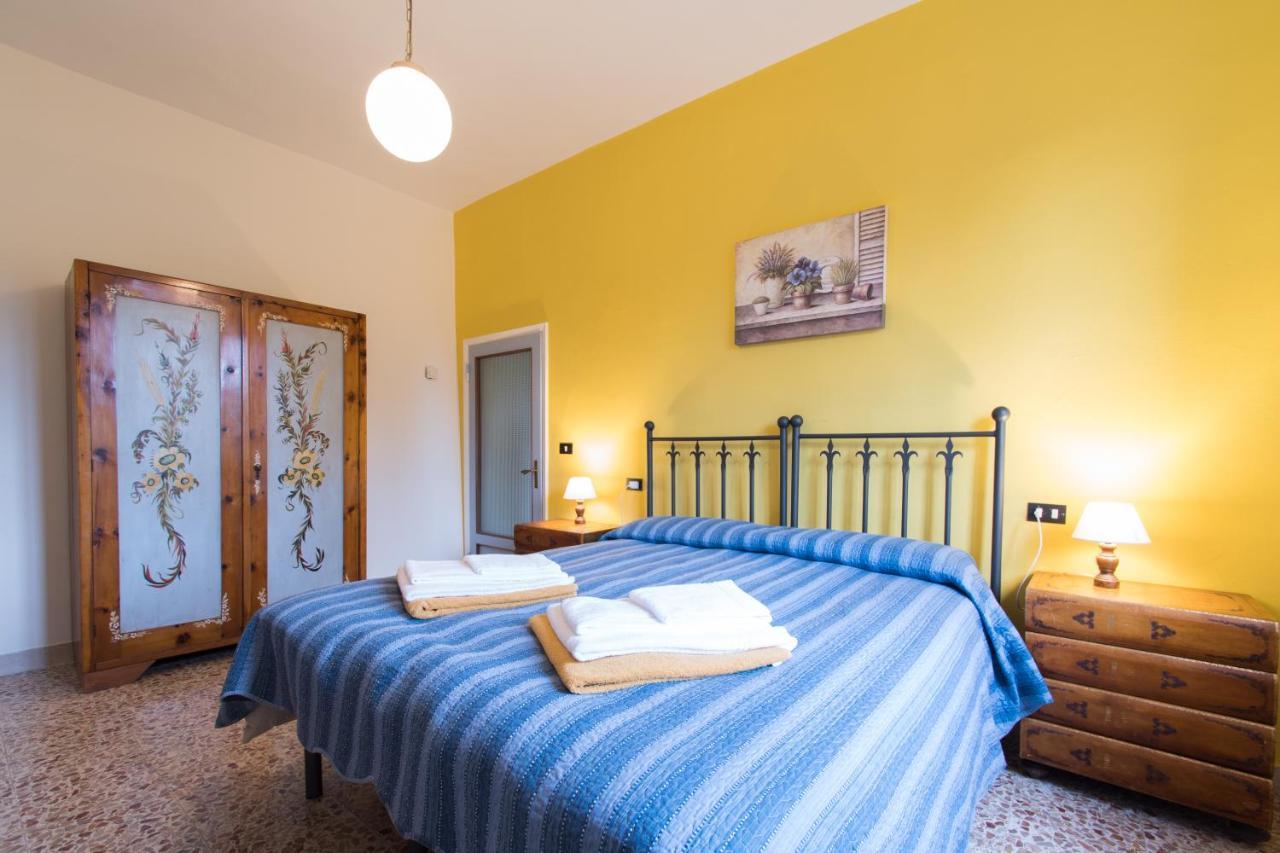 Casa Vacanze Villa Giusterna Monte Benichi Exteriör bild